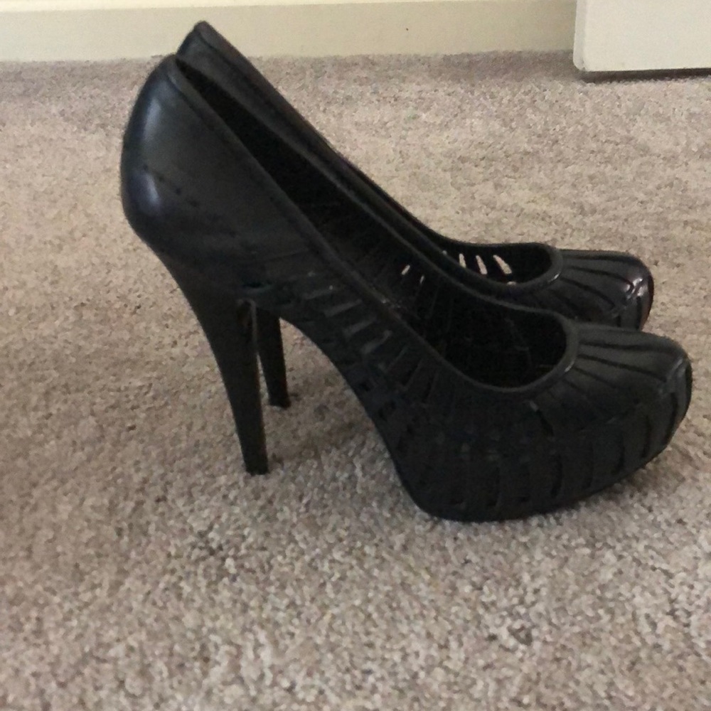 BCBG Generation Pumps - Picture 2 of 4